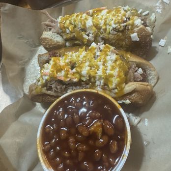 The Smokin Pig - Bbq dog plate with baked beans - Barbeque Near Me - Pendleton, South Carolina The Smokin Pig - Bbq dog plate with baked beans - Barbeque Near Me - Pendleton, South Carolina