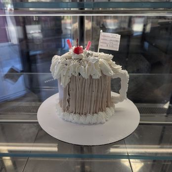 Baskin-Robbins - Cool cake on display - Ice Cream & Frozen Yogurt Near Me - Poway, California