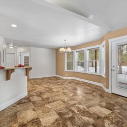 Ginny Kansas Real Estate - Breakfast counter, Dining area off the living room and easy access to the back yard for entertaining, BBQs.
