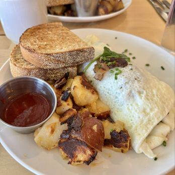 Ann & Fran's Kitchen - Breakfast & Brunch Near Me - West Yarmouth, Massachusetts