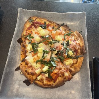 Beach Club - margarita pizza - Salad Near Me - Kihei, Hawaii