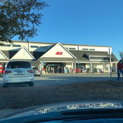 Lake Oconee Ace Hardware - Front entrance