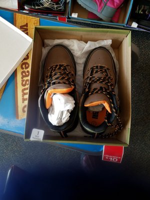 payless eastpoint mall