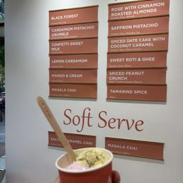 Menu with split scoop