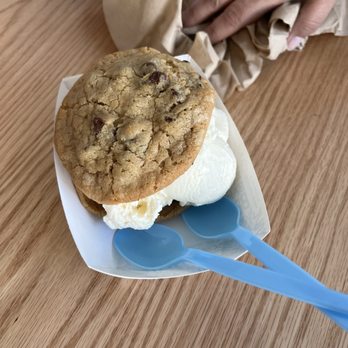 The Baked Bear - Chocolate chip cookie - Ice Cream & Frozen Yogurt Near Me - Savannah, Georgia