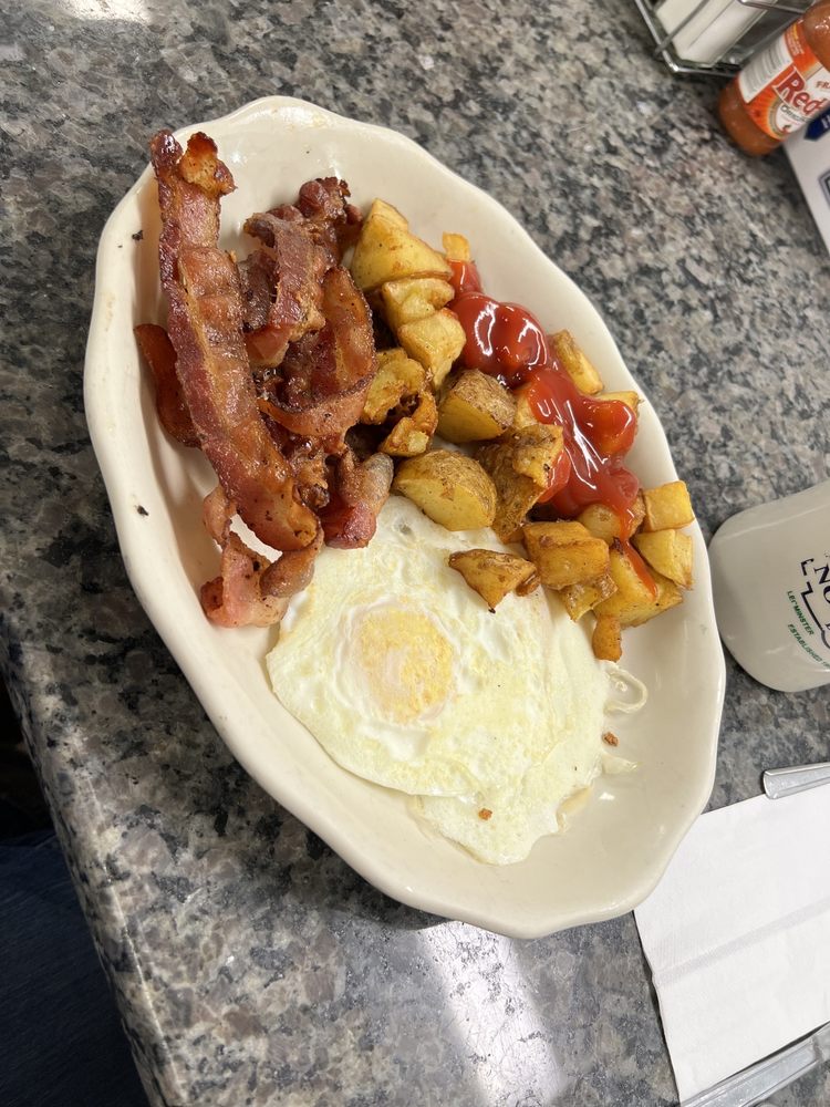 NORTH END DINER 40 Photos & 75 Reviews 59 Nashua St, Leominster
