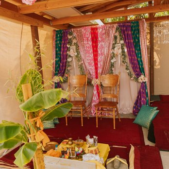 Dream Designs By Sherlly - If you look closely there are flower laterns hanging on the backdrop - Florists Near Me Dream Designs By Sherlly - If you look closely there are flower laterns hanging on the backdrop - Florists Near Me