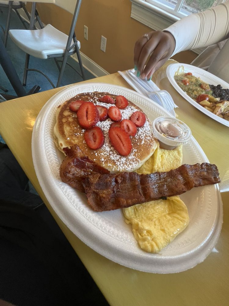 MANNY’S UNIVERSAL CAFE Updated October 2024 30 Photos & 29 Reviews