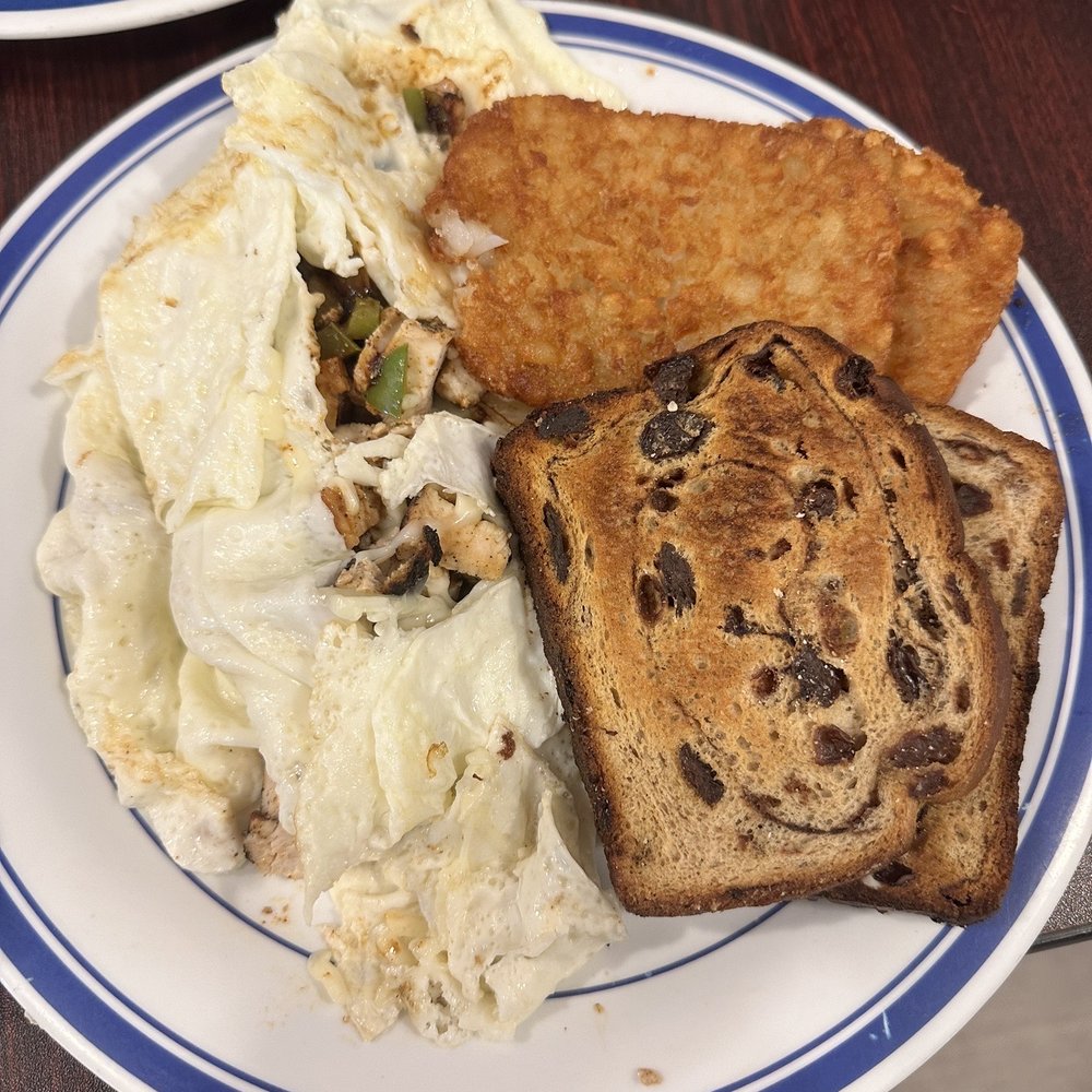 Blondies Country Diner - Chicken fajita omelette, hash browns, and cinnamon raisin toast - Breakfast & Brunch Near Me - Chaplin, Connecticut
