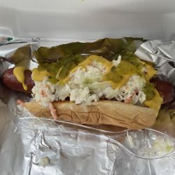 Chewbees - 1/4 lb hot dog with chili, coleslaw, mustard and relish