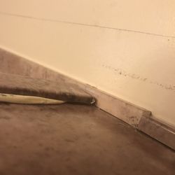 Back wall of tub