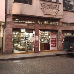 Librería El Tomo Suelto - Abierto en la nochecita.