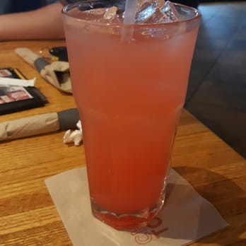 Applebee's Grill + Bar - Strawberry lemonade so good - American Near Me - Butler, New Jersey