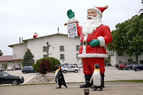 Bronner's Christmas Wonderland by null