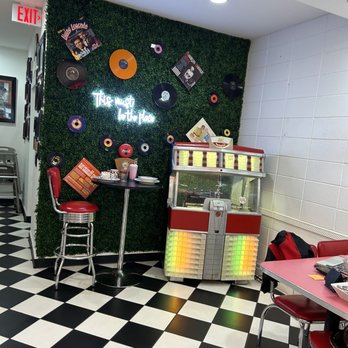 Dan's Diner - Inside - Diners Near Me - Summerdale, Alabama
