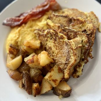 Tootsie's - Sourdough cinnamon French toast - Breakfast & Brunch Near Me - Dunsmuir, California Tootsie's - Sourdough cinnamon French toast - Breakfast & Brunch Near Me - Dunsmuir, California