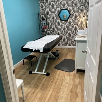The Waxing Bee - Clean client table with paper changed between customers and wiped down with sanitizing wipes - Skin Care Near Me - Colorado Springs, Colorado The Waxing Bee - Clean client table with paper changed between customers and wiped down with sanitizing wipes - Skin Care Near Me - Colorado Springs, Colorado