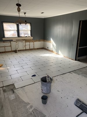 Vera Remodeling Logo