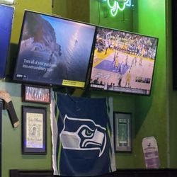 Maloney's Local Irish Pub - Bar wall