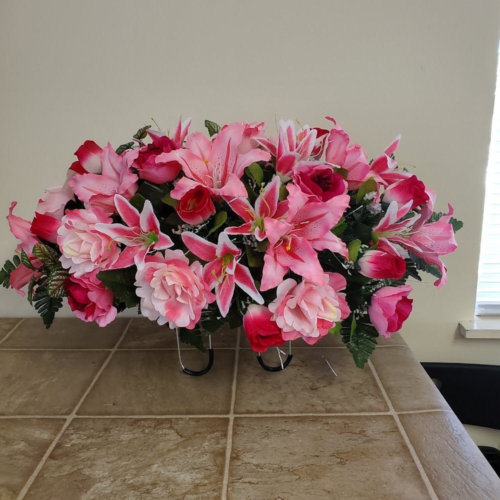 MACKENZIE’S FLOWERWORKS & GIFTS Updated June 2024 15 Photos 2807