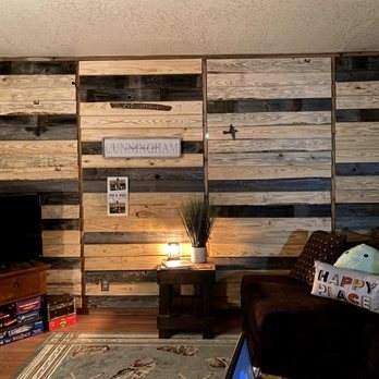 Prime Contracting - Living room wall - cabin decor. Wood planks. - General Contractors Near Me Prime Contracting - Living room wall - cabin decor. Wood planks. - General Contractors Near Me
