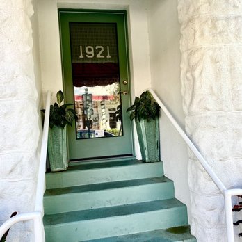 1921 Mount Dora - Front Entrance - Cocktail Bars Near Me - Mount Dora, Florida