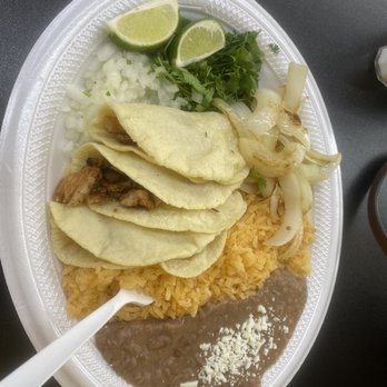 La Piñita - Taco platter chicken - Tacos Near Me - Garland, Texas La Piñita - Taco platter chicken - Tacos Near Me - Garland, Texas