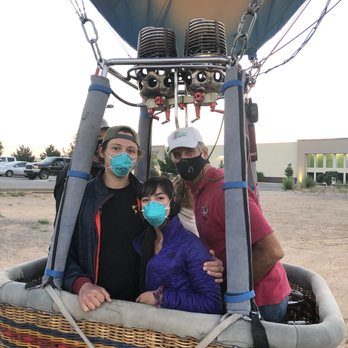 World Balloon - Pilot Murray and a happy couple - Hot Air Balloons Near Me - Albuquerque, New Mexico World Balloon - Pilot Murray and a happy couple - Hot Air Balloons Near Me - Albuquerque, New Mexico
