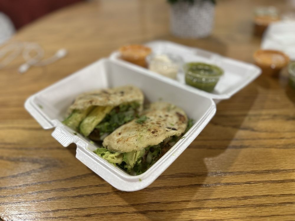 Food from Taqueria El Goldo