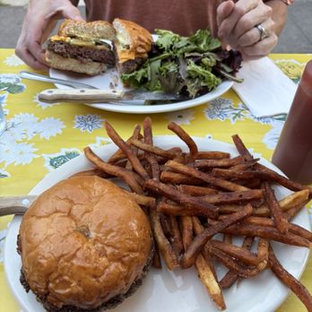 Lone Star Burger Bar - Burgers with side of fries or salad - Burgers Near Me - Portland, Oregon