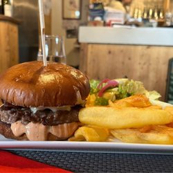 Le Café de la place - Amazing burger!