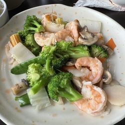 Kira's Asian Bistro - Diet Menu vegetables & shrimp with the sauce on the side