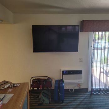 Best Western Pine Tree Motel - I do not watch a ton of TV, but this was a quality Samsung, and the hotel offers a decent array of channels. - Hotels Near Me - Chino, California