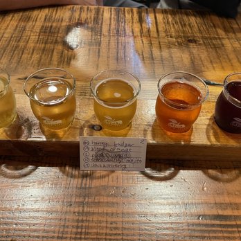 Leavenworth Cider House - Flight of ciders - Cideries Near Me - Leavenworth, Washington Leavenworth Cider House - Flight of ciders - Cideries Near Me - Leavenworth, Washington