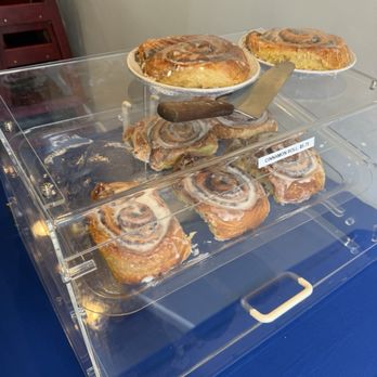 Katy's Diner - Fresh cinnamon rolls - Diners Near Me - Fallbrook, California