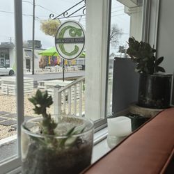 C's Cakes & Coffee House - Great seating options
