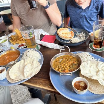 Two Bridges Ale House & Kitchen - Pubs Near Me - London, XGL Two Bridges Ale House & Kitchen - Pubs Near Me - London, XGL