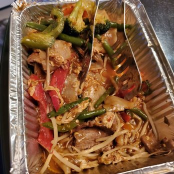 Sawasdee Danvers - Drunken Noodles - Thai Near Me - Danvers, Massachusetts Sawasdee Danvers - Drunken Noodles - Thai Near Me - Danvers, Massachusetts