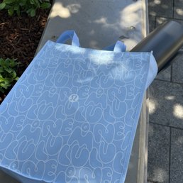 Love their blue Lulu bags :) Love their blue Lulu bags :)