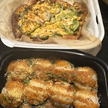 Moti- Lincoln Park - Palak Pizza and Momos - Halal Near Me - Chicago, Illinois Moti- Lincoln Park - Palak Pizza and Momos - Halal Near Me - Chicago, Illinois