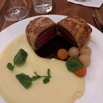 Gordon Ramsay Hell’s Kitchen - Beef Wellington - Bars Near Me - Mashantucket, Connecticut