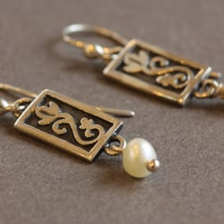 DeLong Studio - Silver Earrings with pearl drop