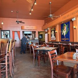 Cugini Restaurant - Dining area