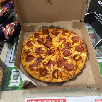 Domino's Pizza - pizza - Pizza Near Me - Pacific Palisades, California Domino's Pizza - pizza - Pizza Near Me - Pacific Palisades, California
