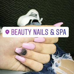 Beauty Nails and Spa - Manicure acrylic