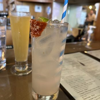 Flo - a glass of lemonade and a drink on a bar - Breakfast & Brunch Near Me - Chicago, Illinois