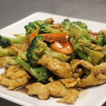 China King - chicken and broccoli on a white plate - Chinese Near Me - Saint Pauls, North Carolina