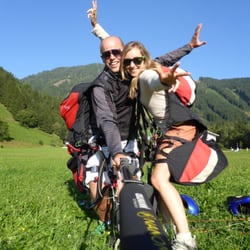 Flugschule Austriafly - Landung nach einen Tandem-Paragleiterflug