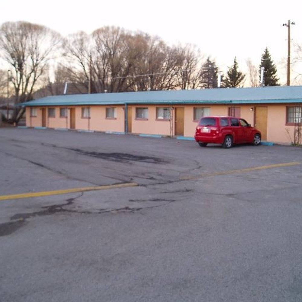 Frontier Motel - The parking lot by the entrance - Hotels Near Me - Cuba, New Mexico