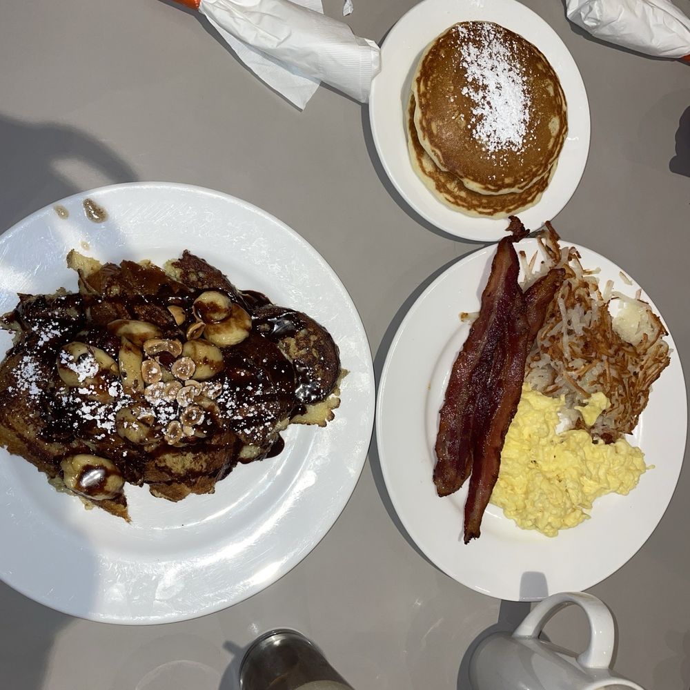 Elly's Pancake House - Breakfast Meal - Breakfast & Brunch Near Me - Chicago, Illinois Elly's Pancake House - Breakfast Meal - Breakfast & Brunch Near Me - Chicago, Illinois